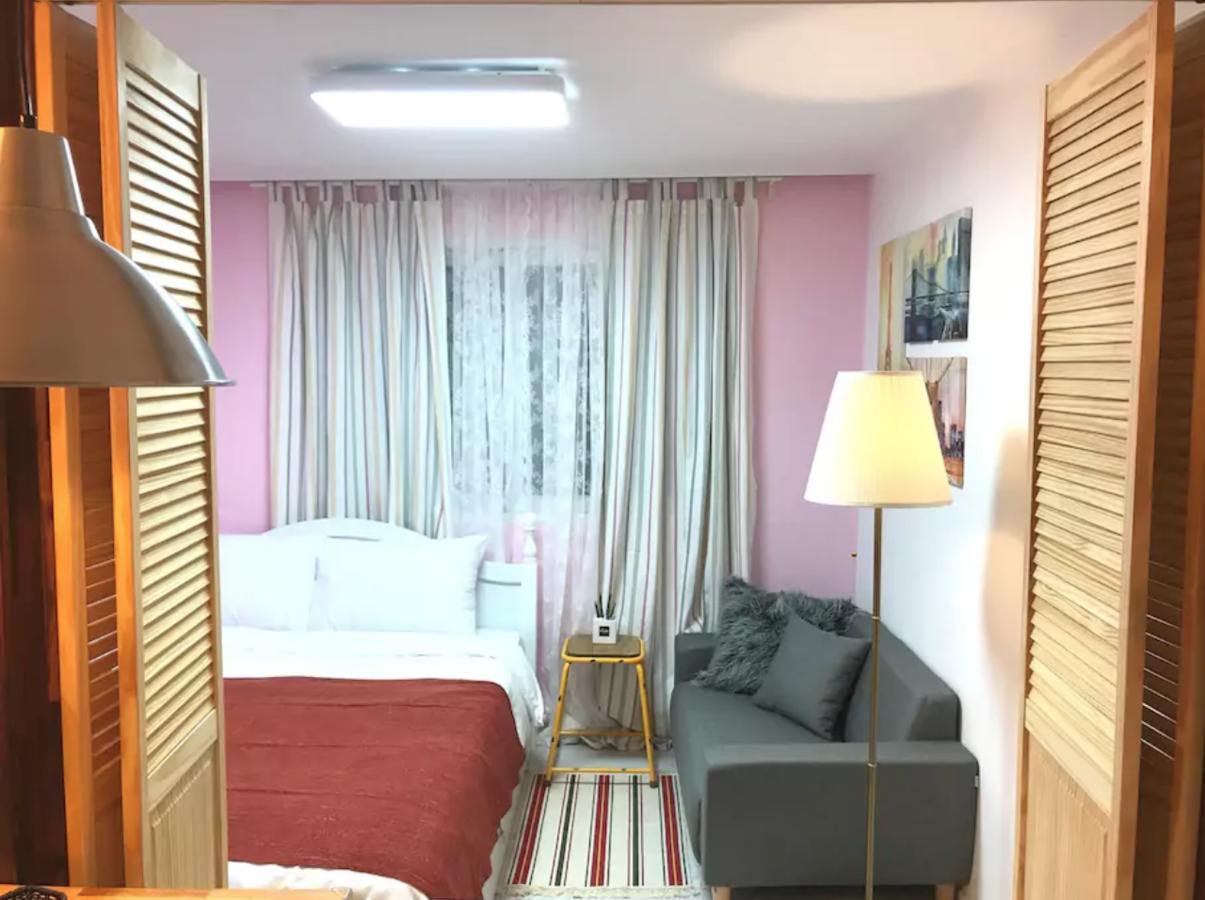 Hongdae Min House * Seoul